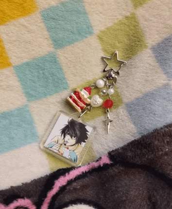Death Note L Lawliet Cute Keychain with Cake Charms – Anime Accessory Collectible - ZenAnimeMarket